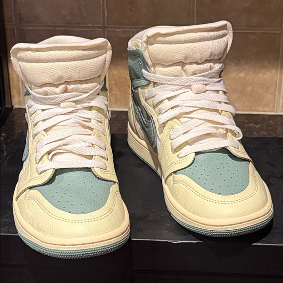 🎄 Christmas Sale 🎄 Size 10 Nike Air Jordan 1 Green Beige & White - Worn Once - Picture 6 of 13